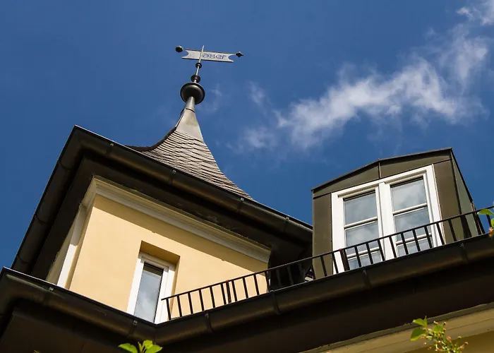 Laimer Hof Am Schloss Nymphenburg Monaco di Baviera